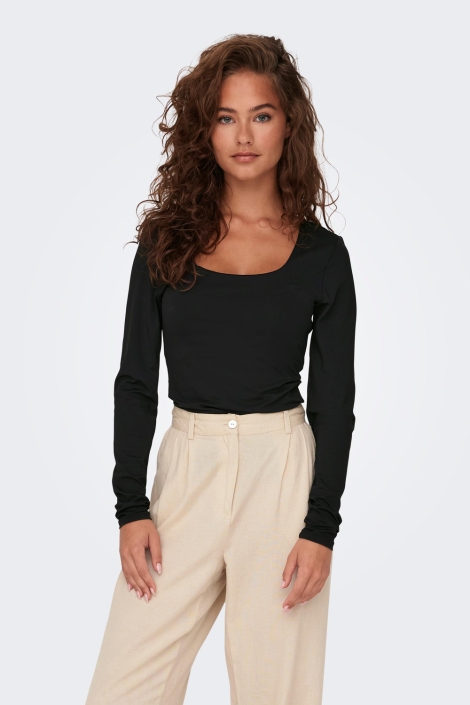 Only zwarte dames t-shirt | Model vooraanzicht