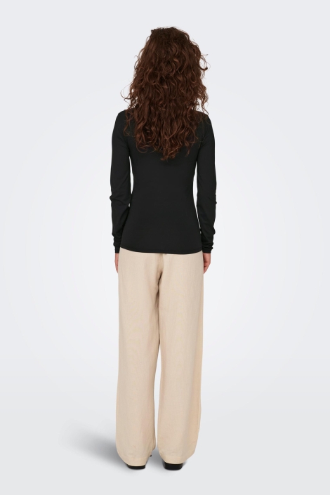 Only zwarte dames t-shirt | Model achteraanzicht