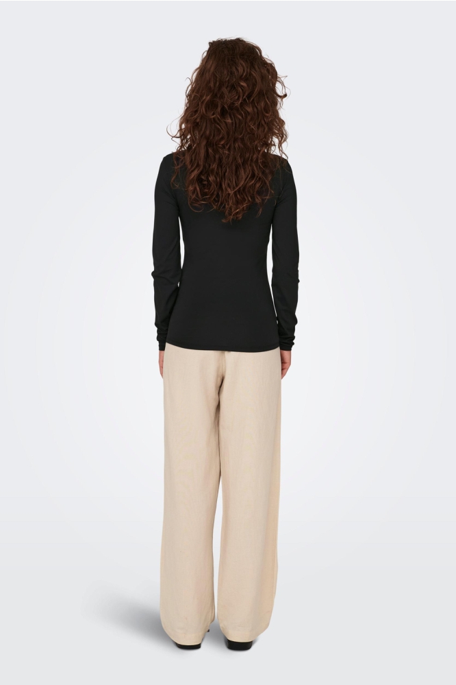 Only zwarte dames t-shirt | Model achteraanzicht