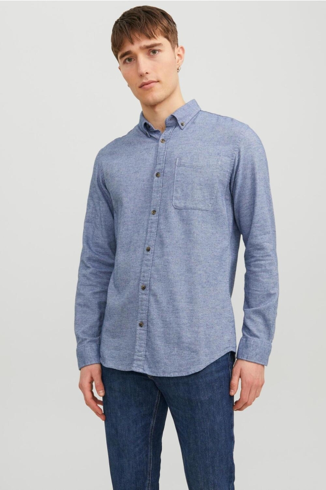 Jack & Jones blauwe heren overhemd | Model vooraanzicht
