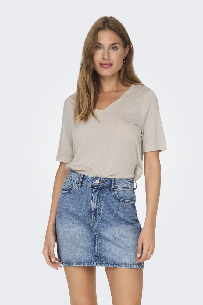 Only beige dames t-shirt | Model vooraanzicht