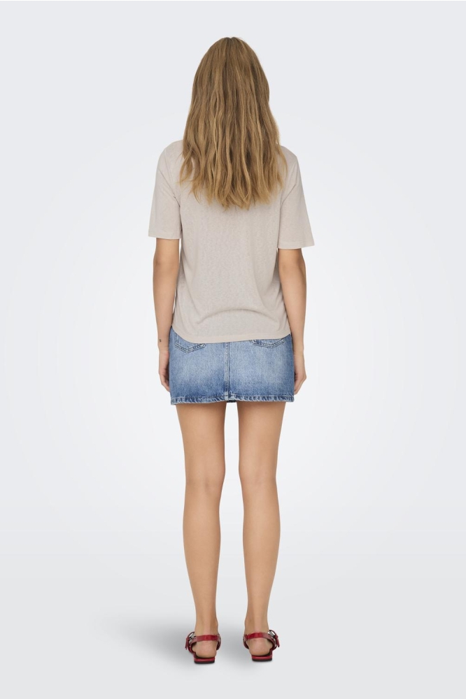 Only beige dames t-shirt | Model achteraanzicht