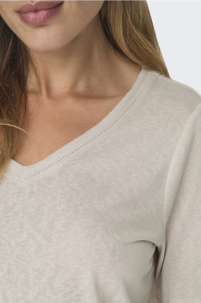 Only beige dames t-shirt | Close up
