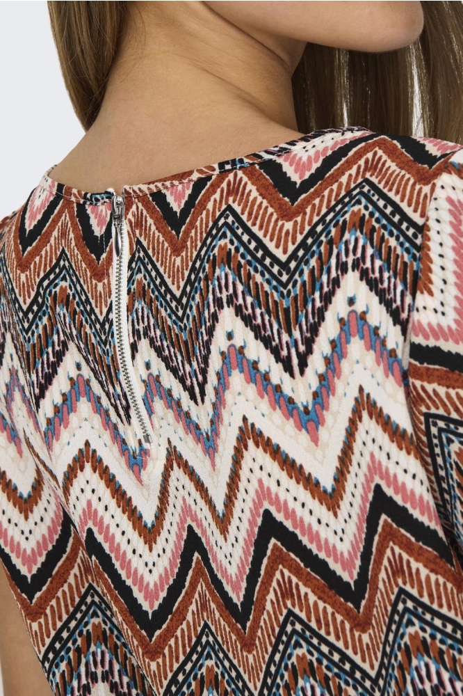 Only multi color dames t-shirt | Close up