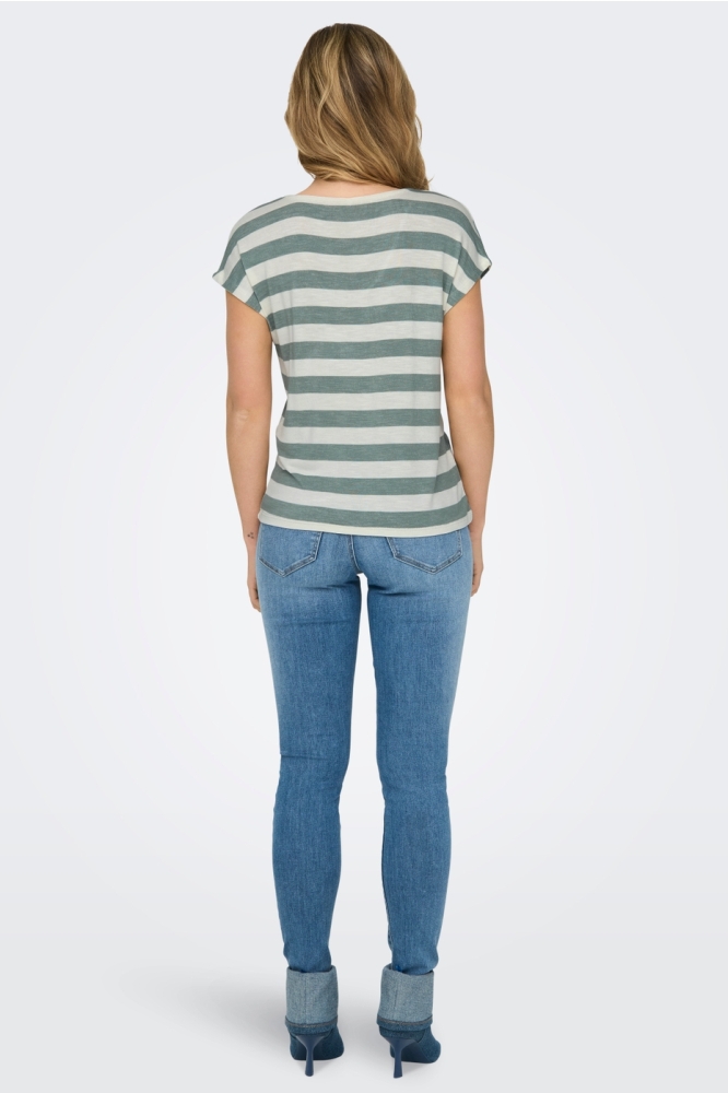 Only groene dames t-shirt | Model