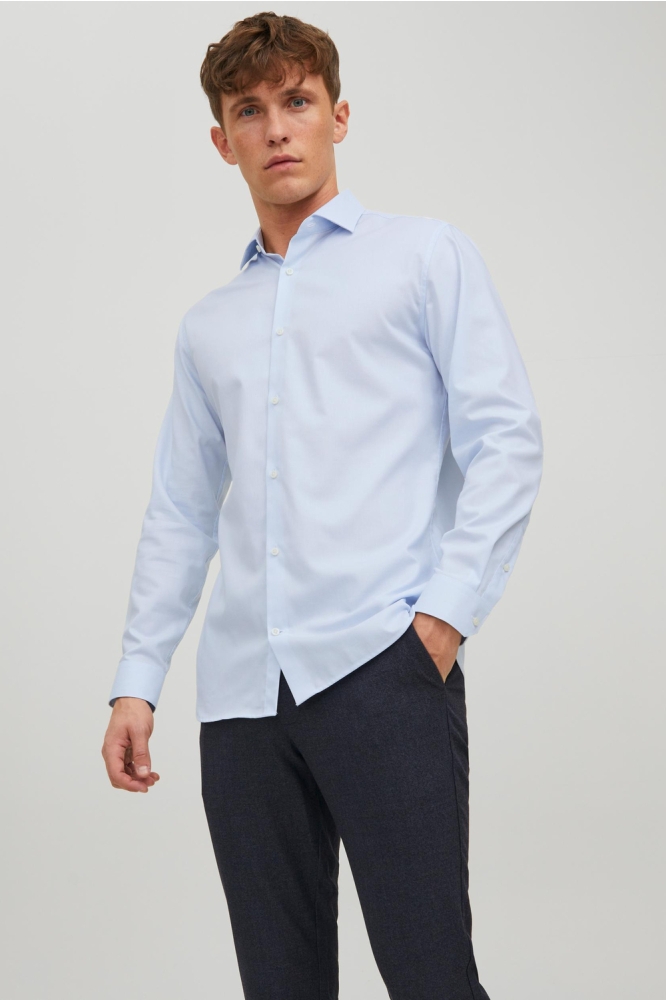 Jack & Jones blauwe heren overhemd | Model vooraanzicht