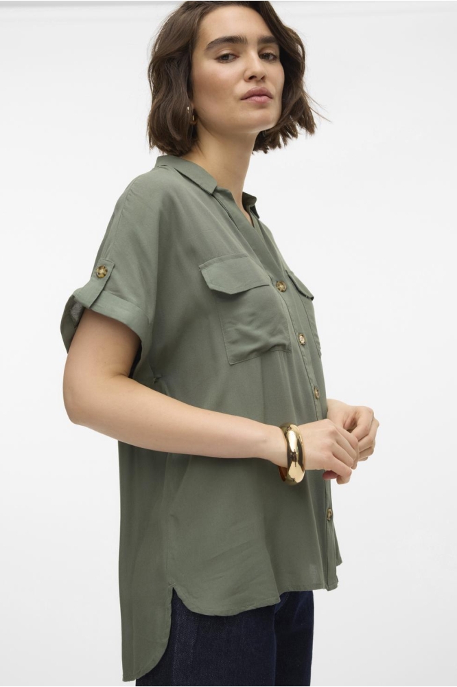 Vero Moda groene dames blouse | Model zijaanzicht