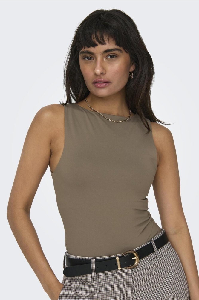 Only bruine dames top | Model vooraanzicht