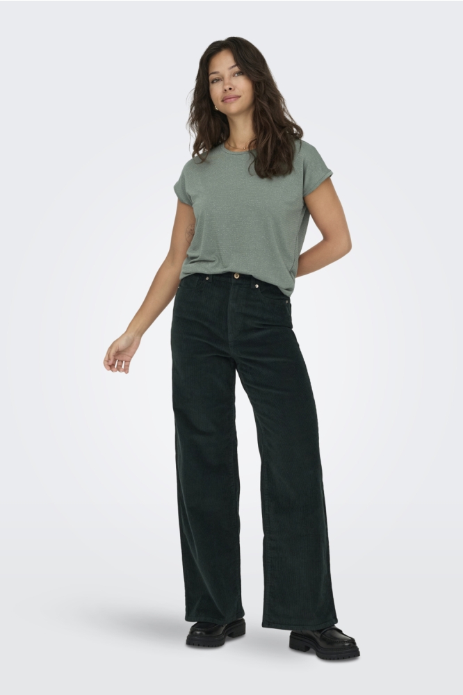 Only groene dames t-shirt | Model