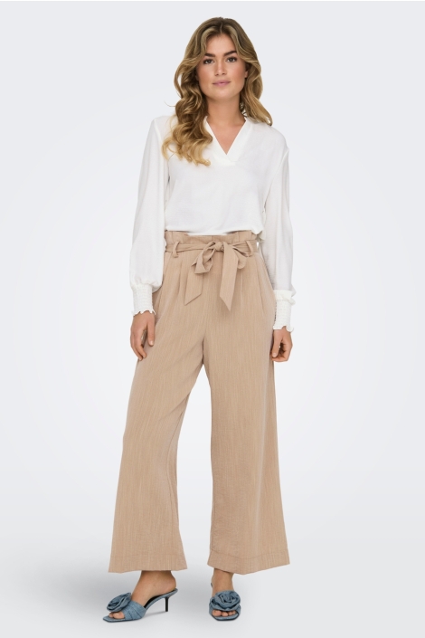 Only witte dames blouse | Model vooraanzicht