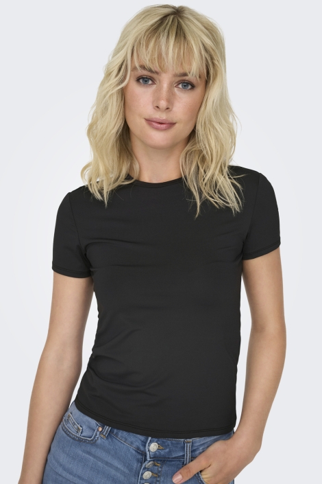 Only zwarte dames t-shirt | Model vooraanzicht