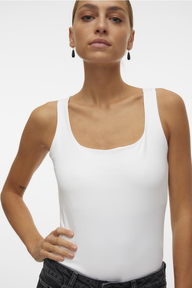 Vero Moda witte dames top | Model vooraanzicht