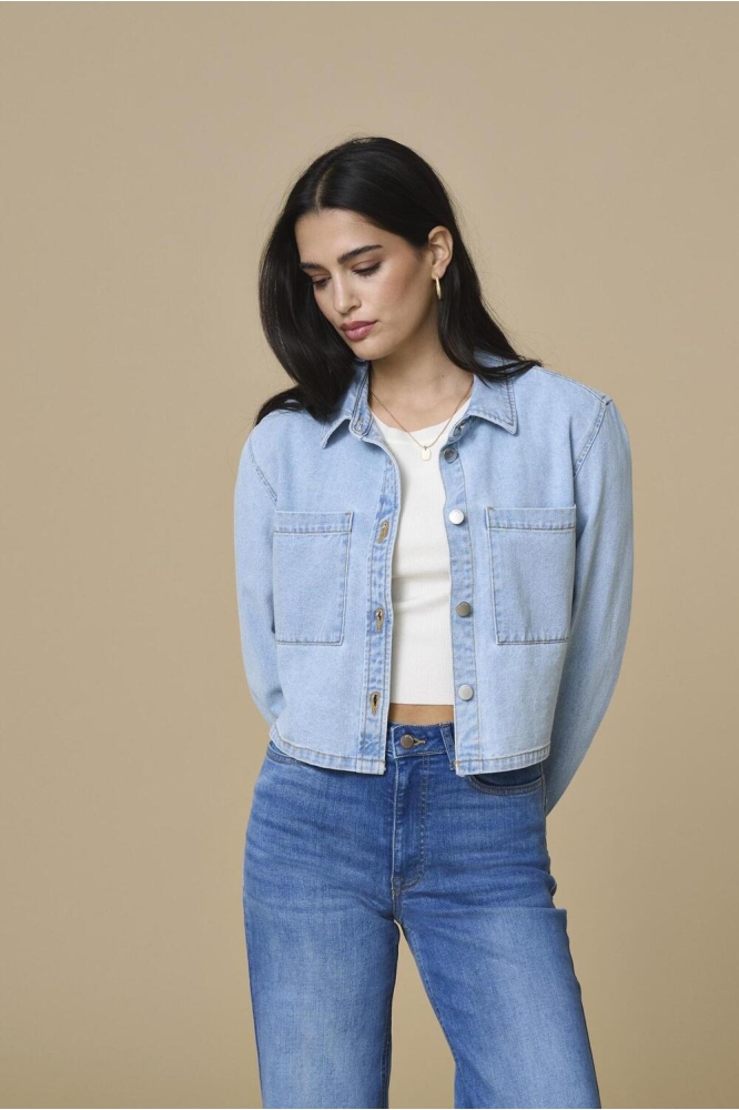 Jacqueline de Yong blauwe dames jas | Model vooraanzicht