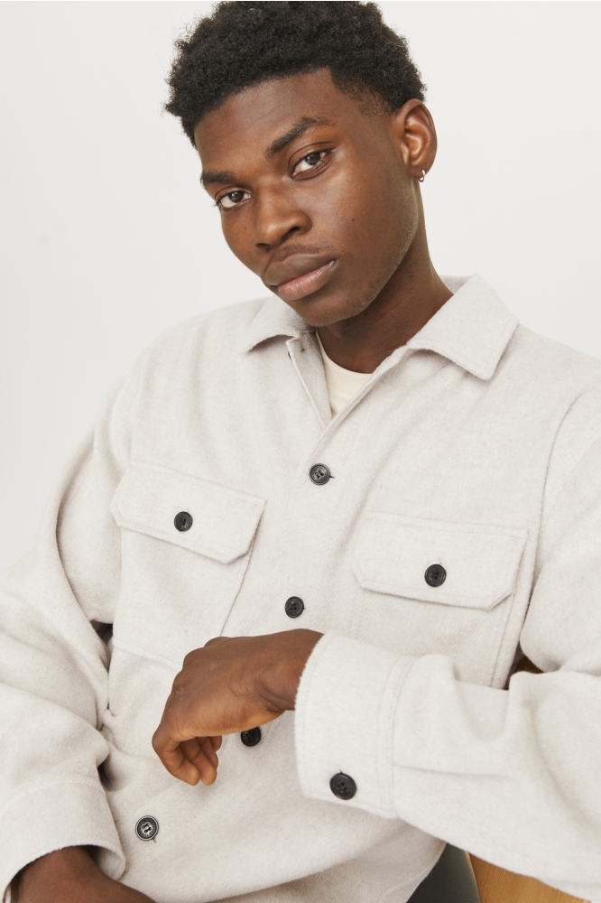 Jack & Jones beige heren overhemd | Model vooraanzicht