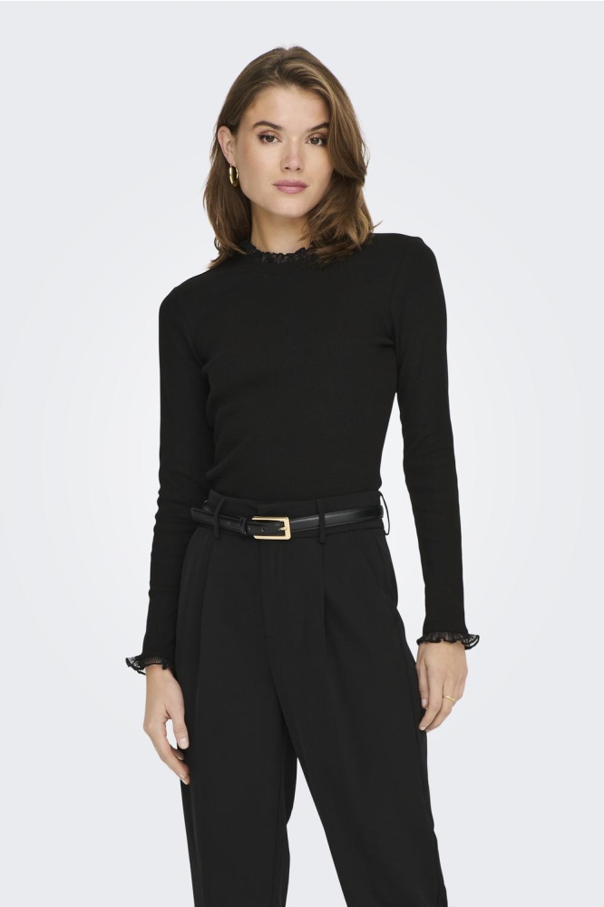 Only zwarte dames t-shirt | Model vooraanzicht