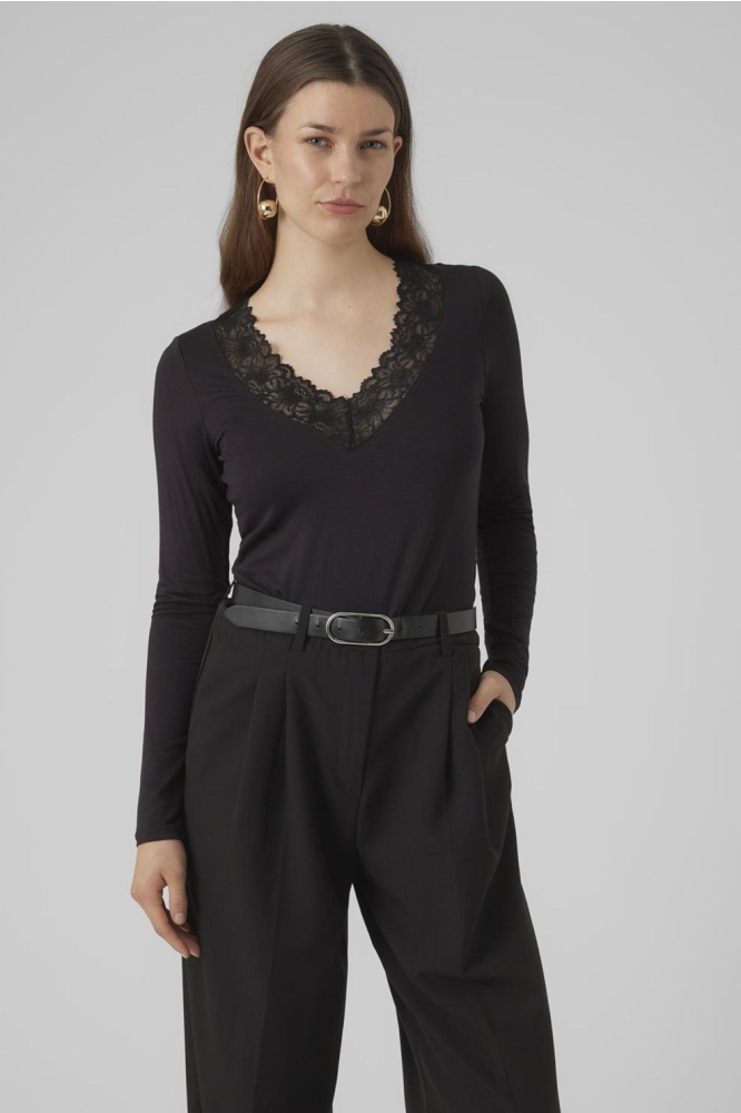 Vero Moda zwarte dames t-shirt | Model vooraanzicht