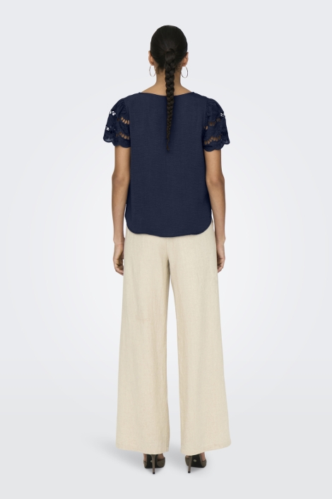 Jacqueline de Yong blauwe dames t-shirt | Model achteraanzicht