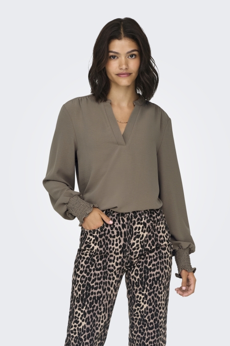Only bruine dames blouse | Model vooraanzicht
