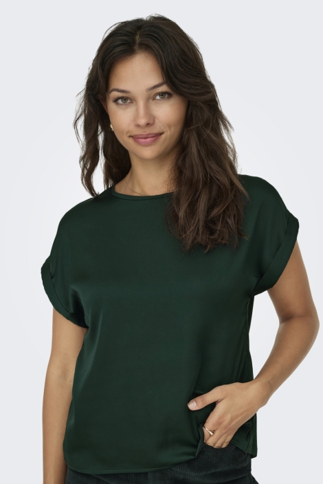 Only groene dames t-shirt | Model vooraanzicht