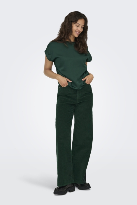 Only groene dames t-shirt | Model