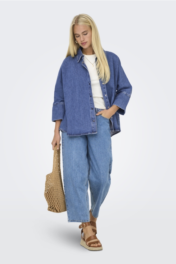 Only blauwe dames blouse | Model vooraanzicht