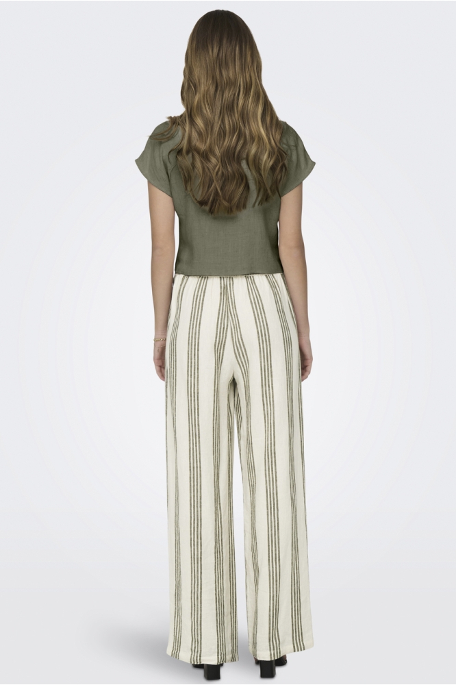 Only groene dames t-shirt | Model