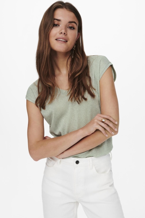 Only groene dames t-shirt | Model vooraanzicht