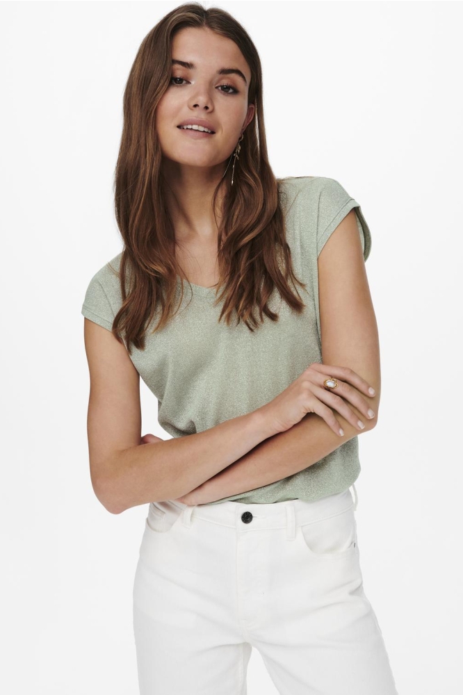 Only groene dames t-shirt | Model vooraanzicht