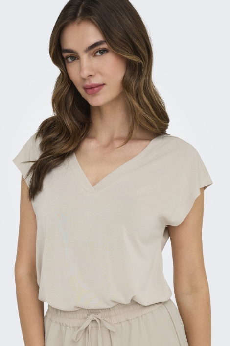 Only beige dames t-shirt | Model vooraanzicht