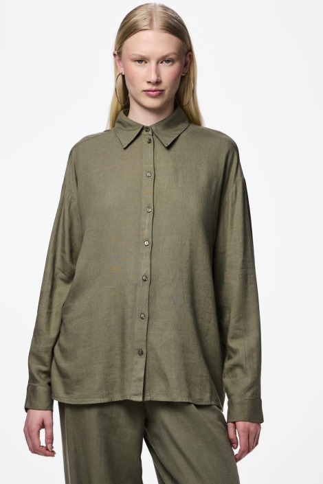 Pieces groene dames blouse | Model vooraanzicht