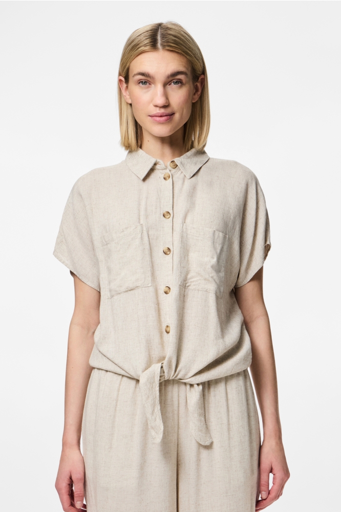 Pieces beige dames blouse | Model vooraanzicht