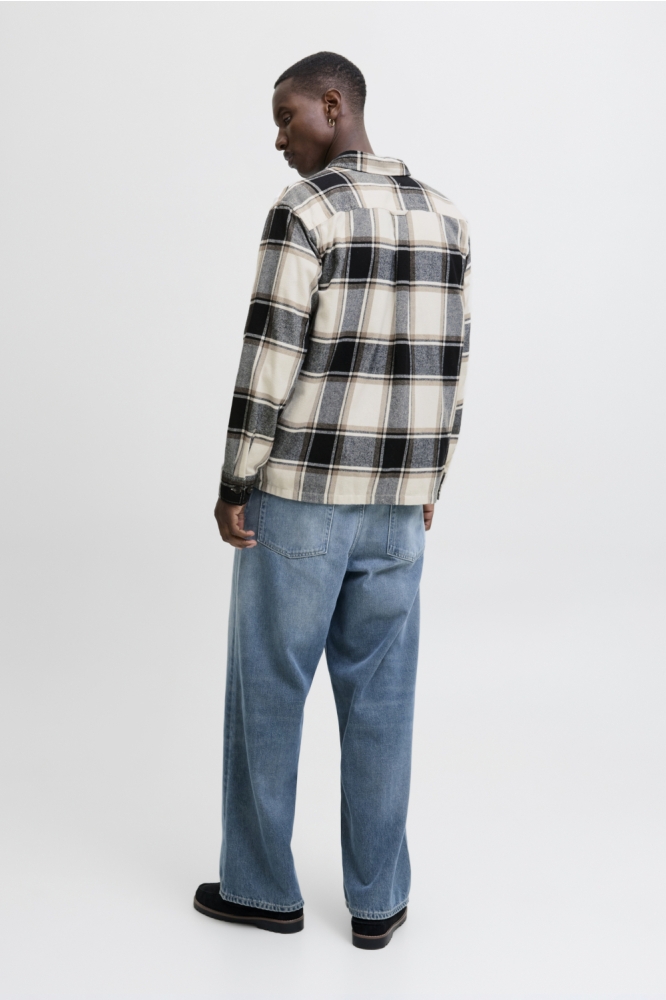 Jack & Jones beige heren overhemd | Model achteraanzicht