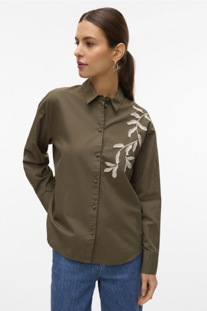 Vero Moda groene dames blouse | Model vooraanzicht