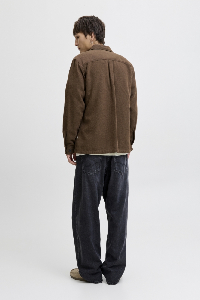 Jack & Jones bruine heren overhemd | Model achteraanzicht