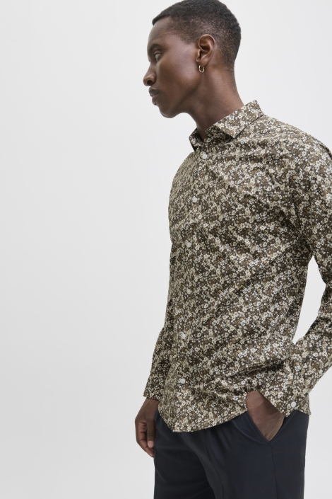 Jack & Jones bruine heren overhemd | Model zijaanzicht