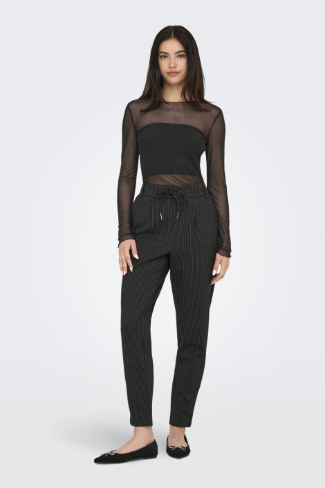 Jacqueline de Yong zwarte dames t-shirt | Model