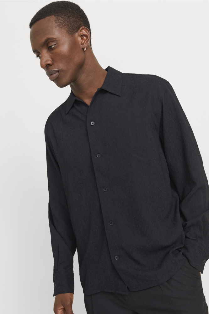 Jack & Jones zwarte heren overhemd | Model vooraanzicht