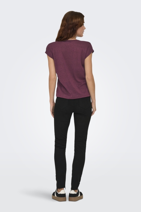 Only bordeaux dames t-shirt | Model achteraanzicht