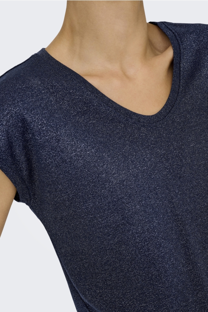 Only blauwe dames t-shirt | Close up