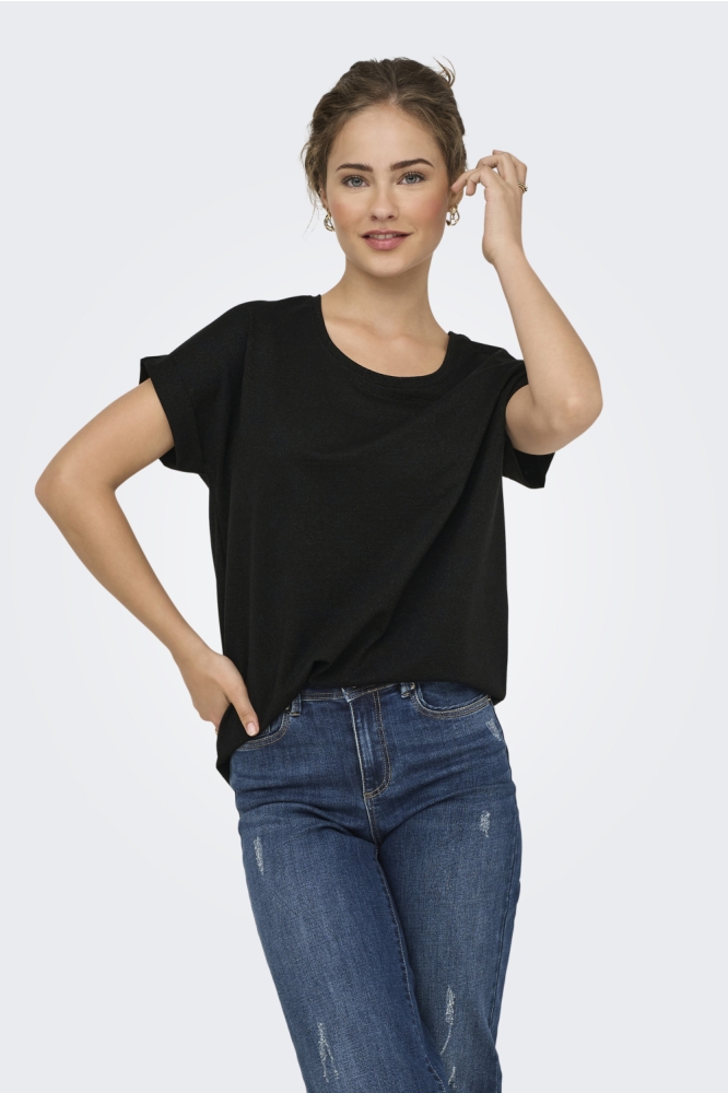 Only zwarte dames t-shirt | Model vooraanzicht