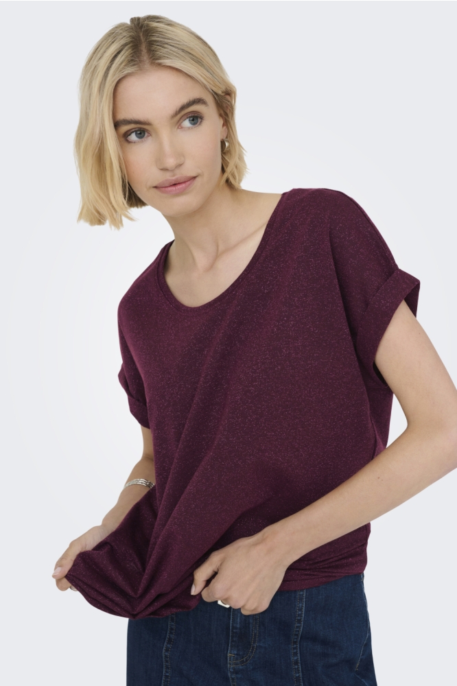 Only bordeaux dames t-shirt | Model vooraanzicht