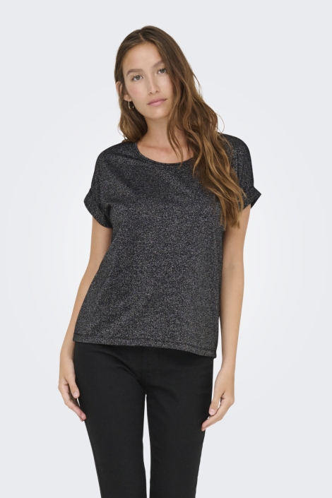 Only zwarte dames t-shirt | Model vooraanzicht