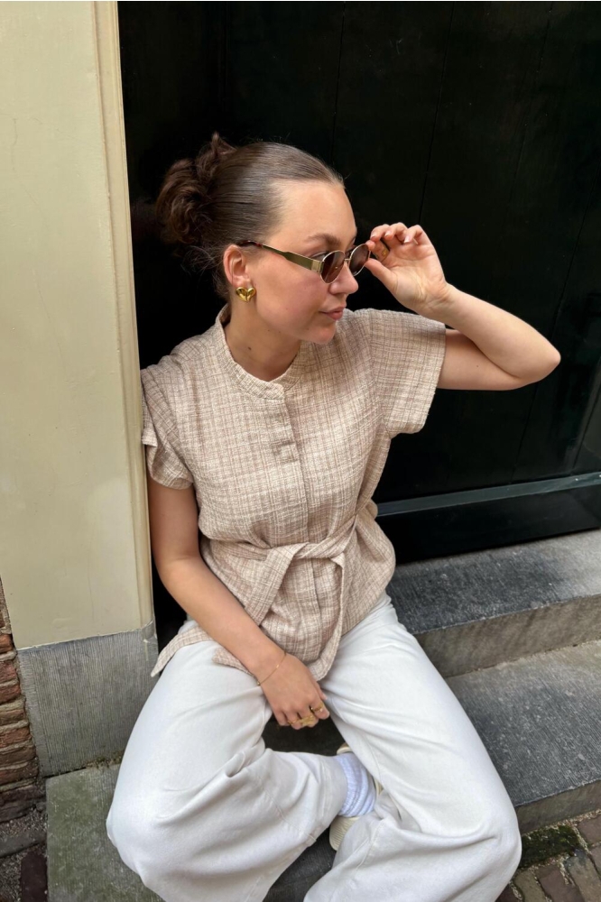 Vero Moda beige dames gilet | Sfeerbeeld, In situatie