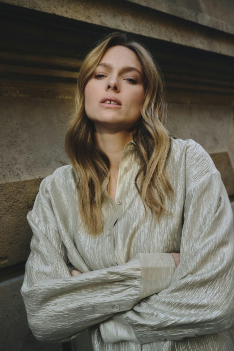 Garcia beige dames blouse | Sfeerbeeld, In situatie