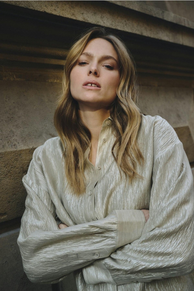 Garcia beige dames blouse | Sfeerbeeld, In situatie