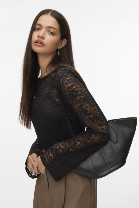 Vero Moda zwarte dames t-shirt | Model vooraanzicht