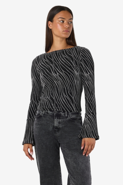 Noisy may zwarte dames t-shirt | Model vooraanzicht