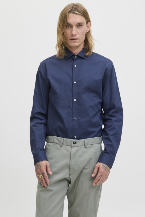 Jack & Jones blauwe heren overhemd | Model vooraanzicht