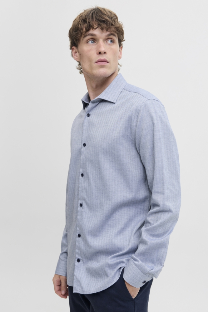 Jack & Jones blauwe heren overhemd | Model zijaanzicht