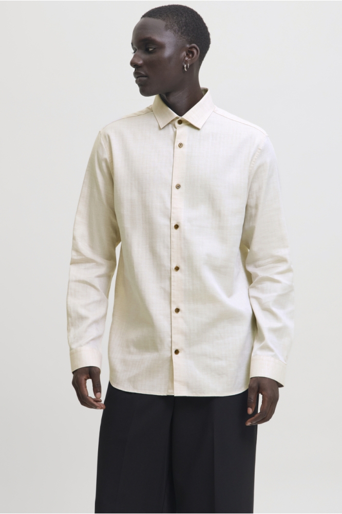 Jack & Jones beige heren overhemd | Model vooraanzicht